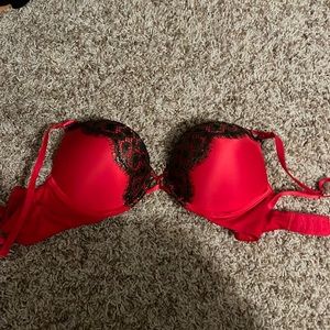 Victoria’s Secret bombshell plunge bra size 34b